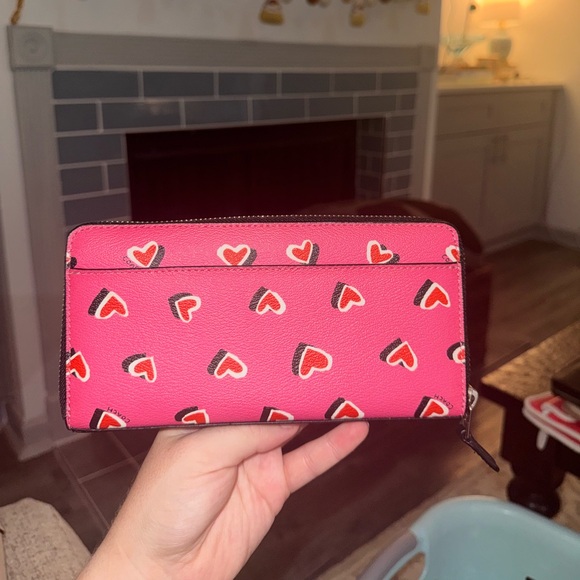 Coach Heart Wallet - Picture 3 of 6